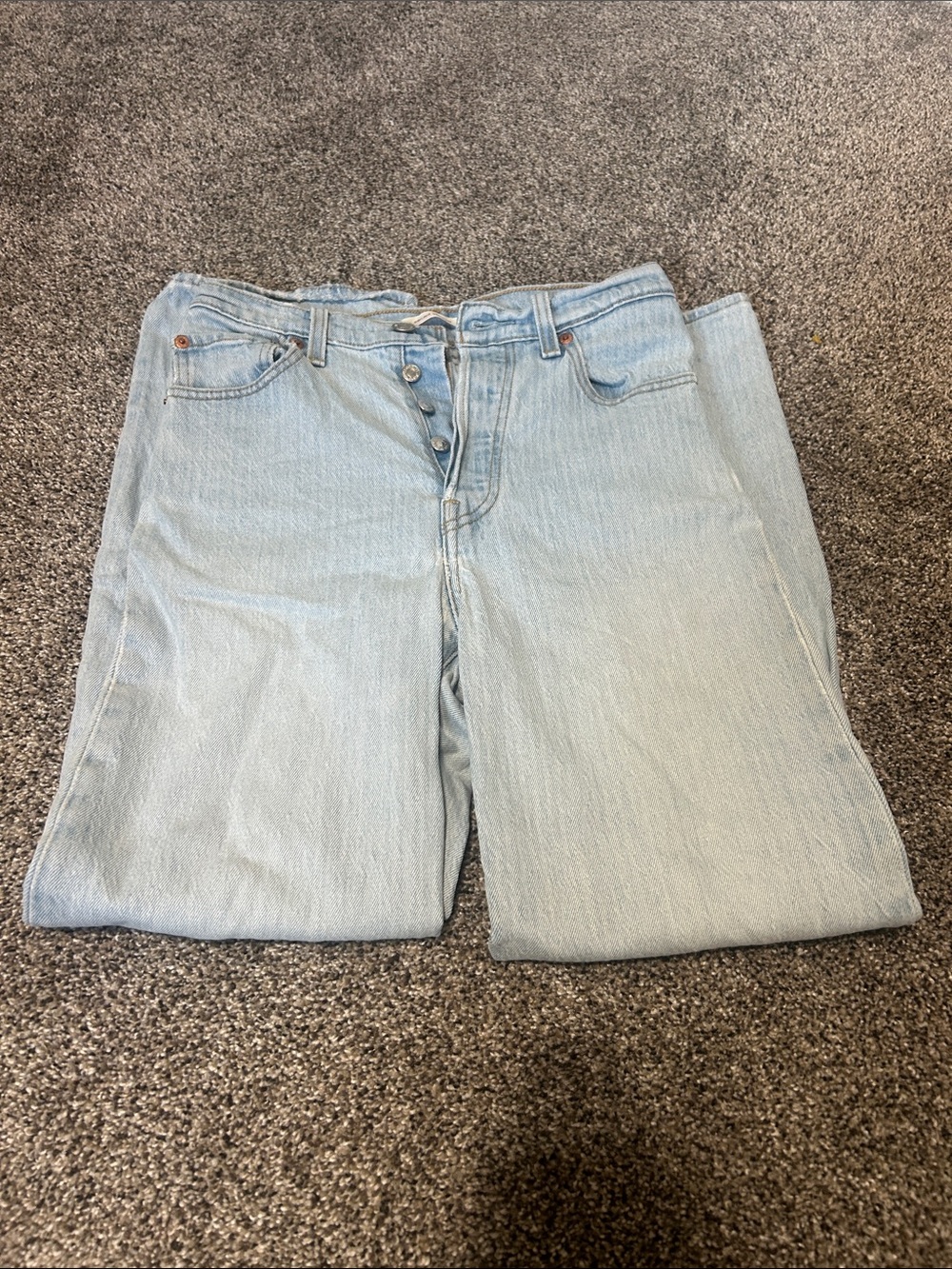 Women’s Relaxed Fit Light Blue Jeans